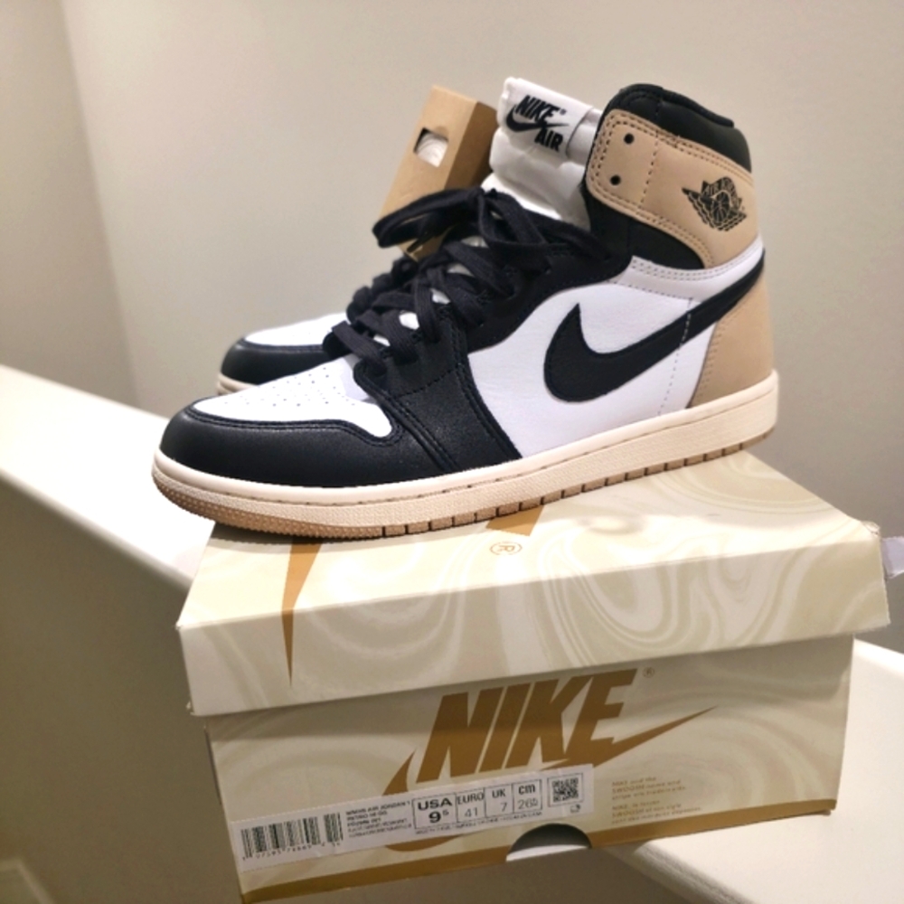 Men's Size 9.5 Used Nike Retro OG Men's Black and Tan Sneakers